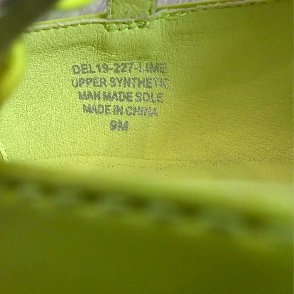 dELiA*s vibrant lime